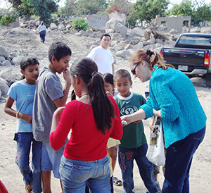 Dr. B.-with-children-who-survived-the-El-Salvador-mudslide.